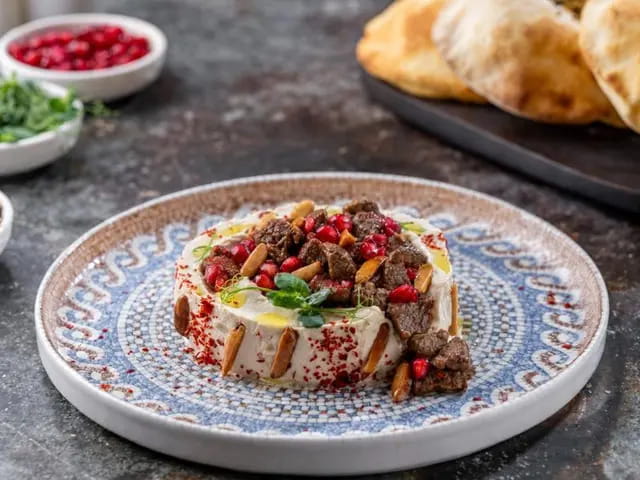 Hummus with Meat