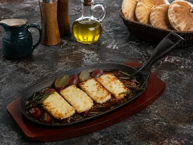 Grilled Halloumi with grapes